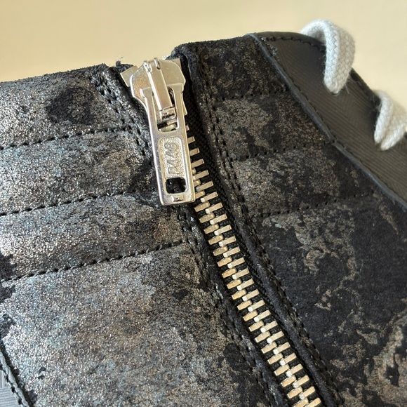 P448 sneakers with zipper, size 38